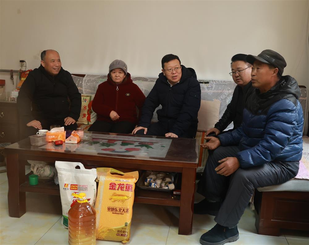 新春送溫暖 幫扶顯擔(dān)當(dāng)！ 濟(jì)南產(chǎn)發(fā)集團(tuán)走訪慰問“第一書記”幫扶村